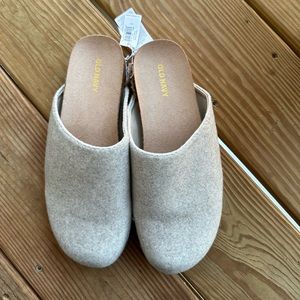 Old Navy Gray Felt Clogs
